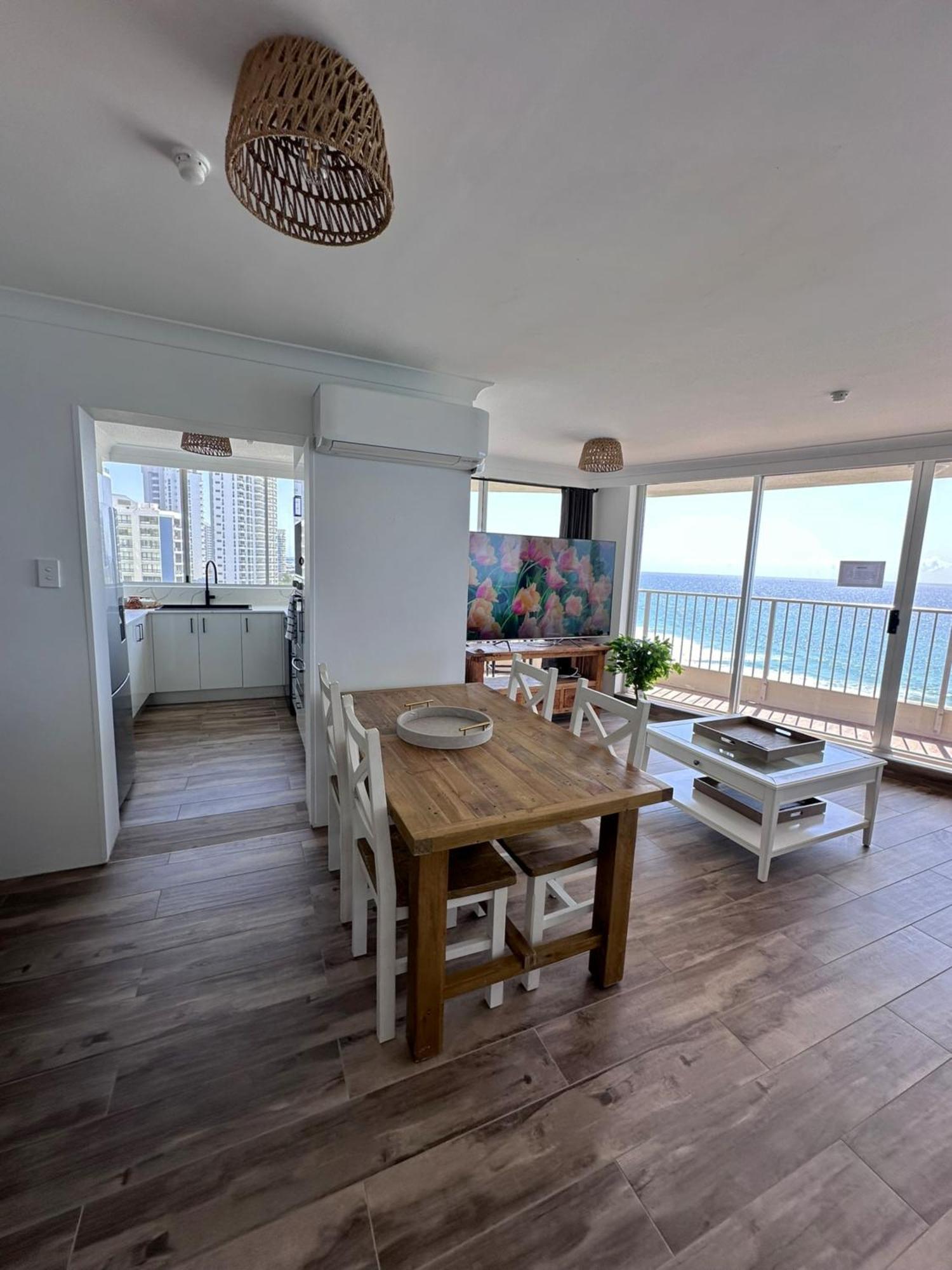 Absolutely Stunning! On The Beach !!! Gold Coast Kültér fotó