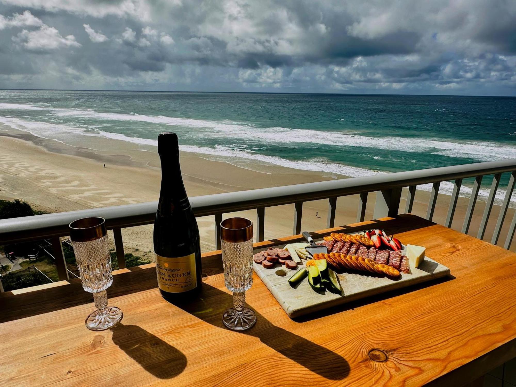 Absolutely Stunning! On The Beach !!! Gold Coast Kültér fotó