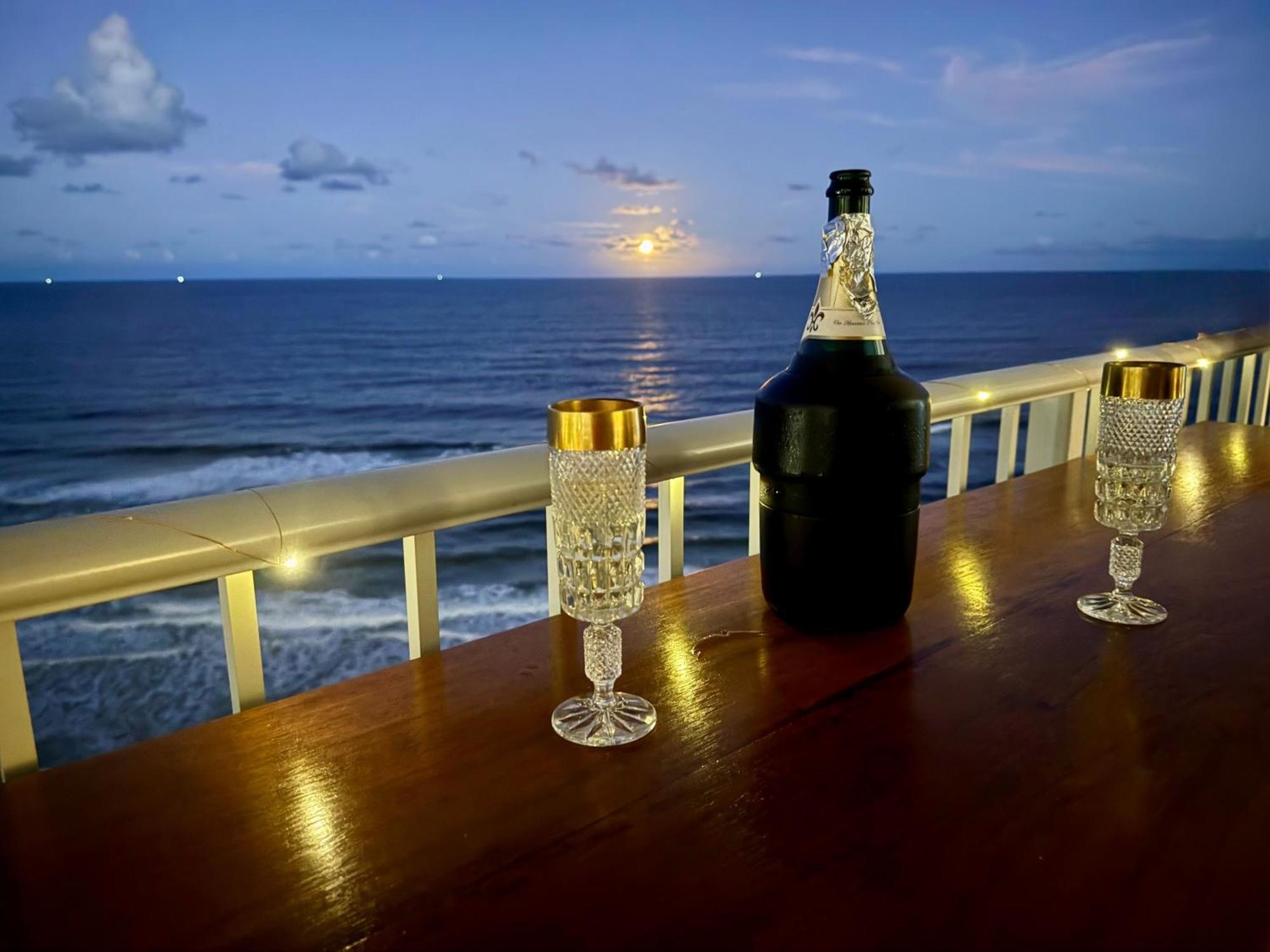 Absolutely Stunning! On The Beach !!! Gold Coast Kültér fotó