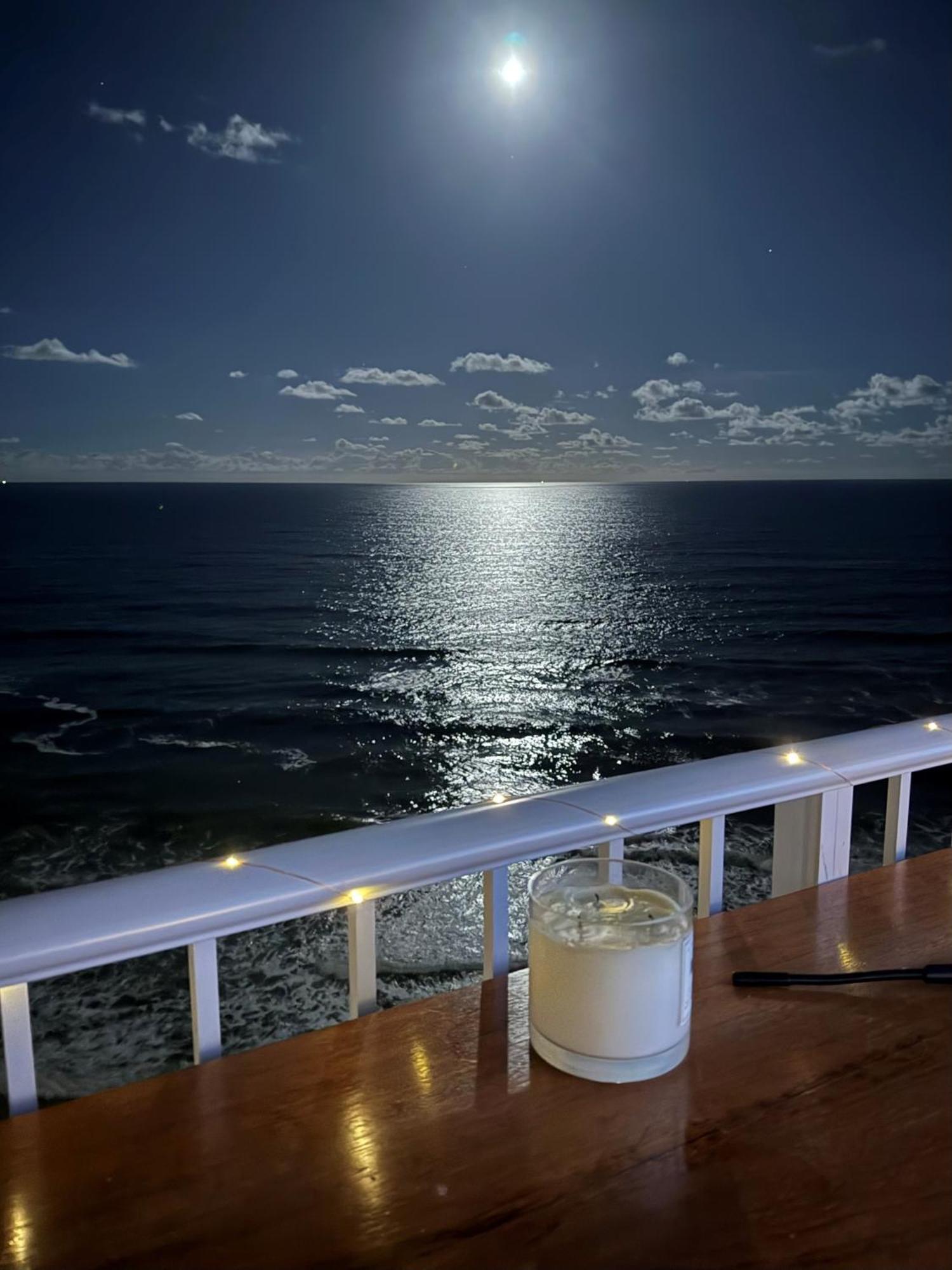 Absolutely Stunning! On The Beach !!! Gold Coast Kültér fotó