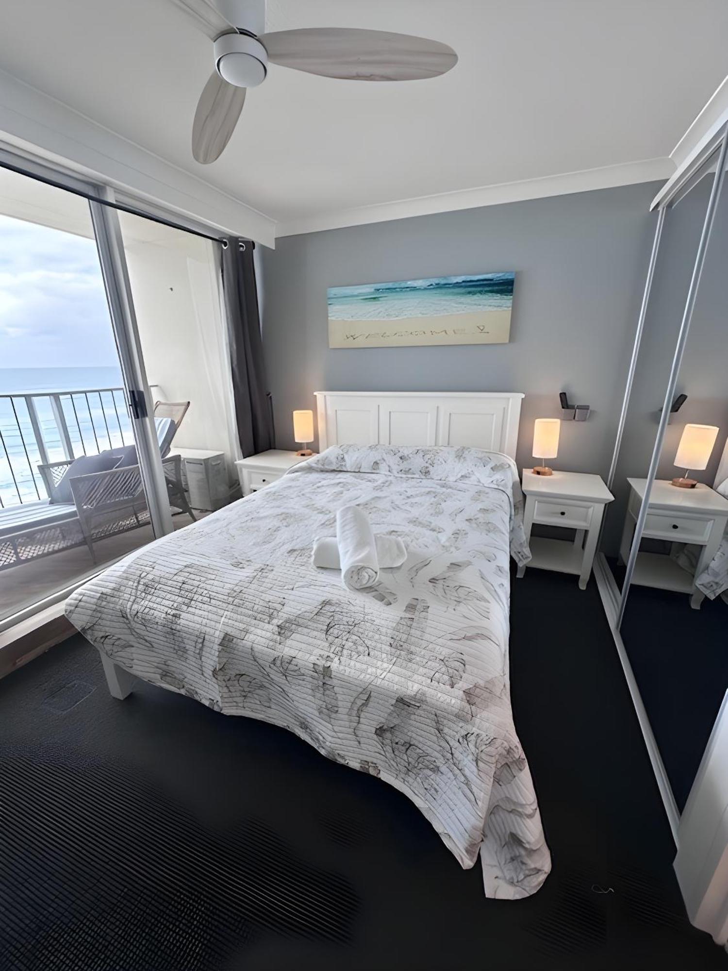 Absolutely Stunning! On The Beach !!! Gold Coast Kültér fotó